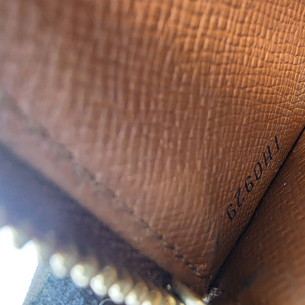 Authentic Vintage Louis Vuitton Monogram Sarah Wallet - Date Code TH0929 - Picture 11 of 11